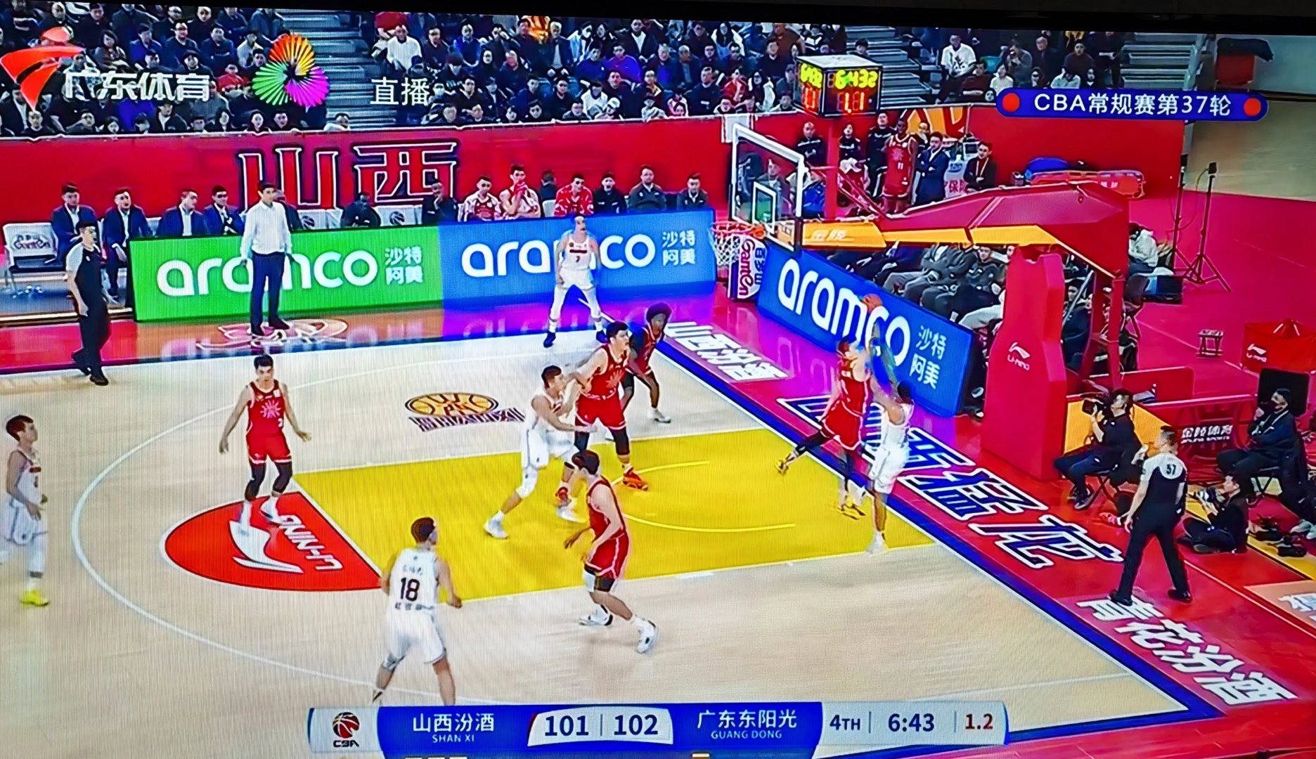 包含集结日突围战来临，纽约尼克斯围绕CBA常规赛刷新队史纪录，更衣室稳定，训练强度明显提升的词条