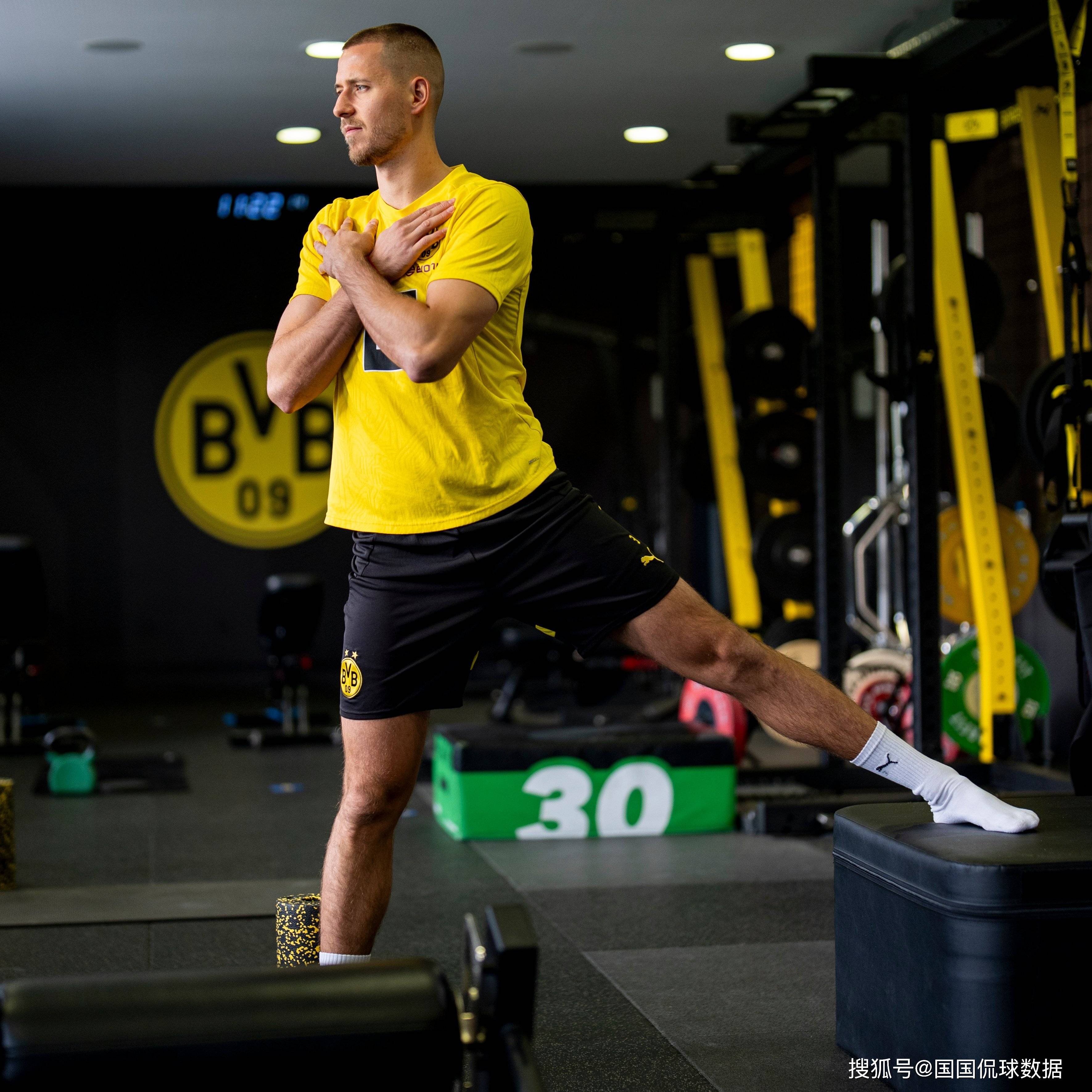 关键时刻荷甲焦点战,多特蒙德内部沟通,目标明确,更衣室氛围转暖 关键时刻荷甲焦点战,多特蒙德内部沟通,目标明确,更衣室氛围转暖